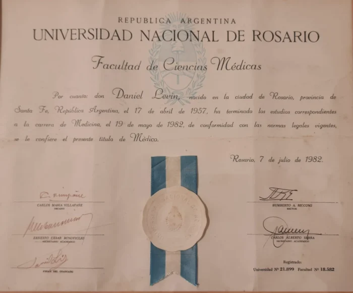 UNIVERSIDAD NACIONAL DE ROSARIO diploma - DR Daniel Levin
